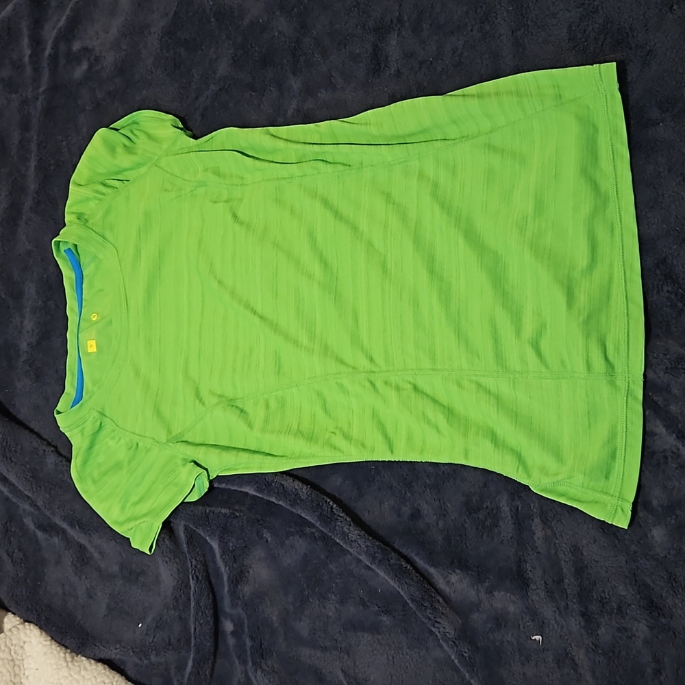 Slim fit workout shirt